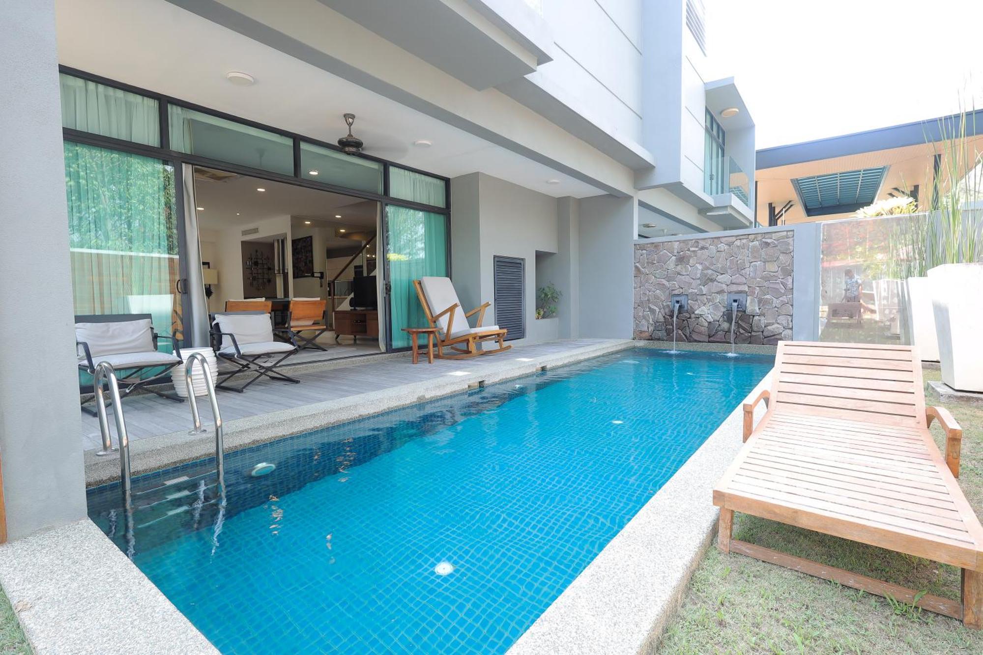The Riyaz Lavanya Langkawi ปันไตเจอนัง ภายนอก รูปภาพ A pool at a private house