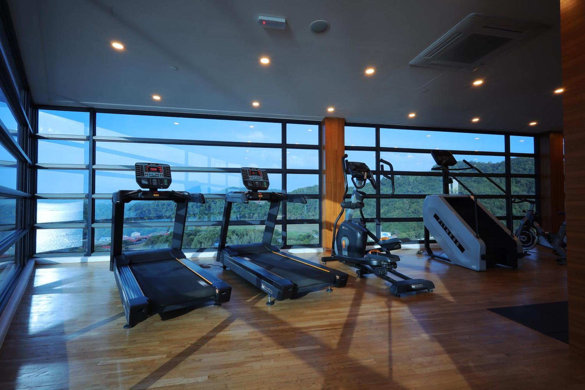 The Riyaz Lavanya Langkawi ปันไตเจอนัง ภายนอก รูปภาพ The gym at the hotel