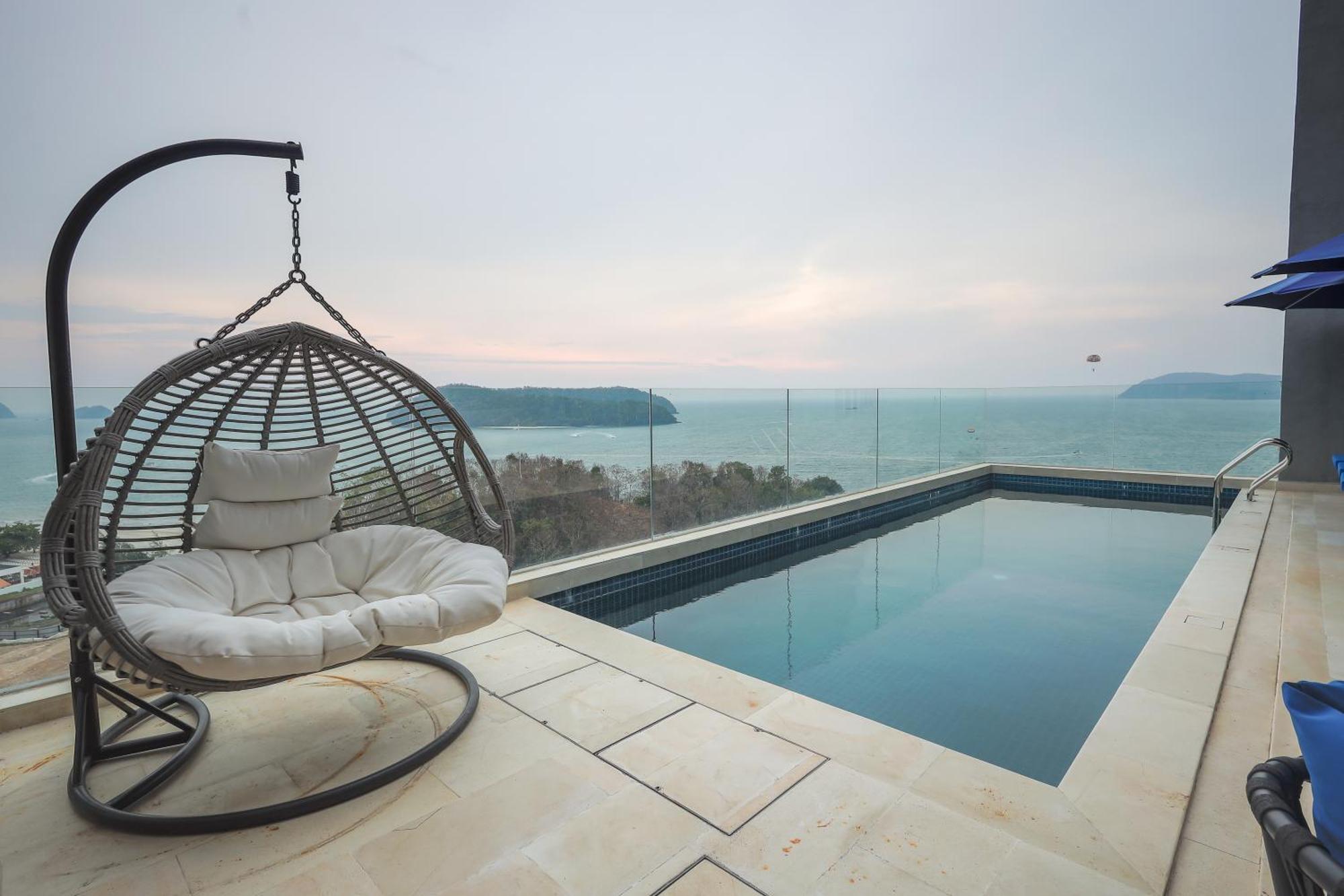 The Riyaz Lavanya Langkawi ปันไตเจอนัง ภายนอก รูปภาพ The swimming pool at the hotel