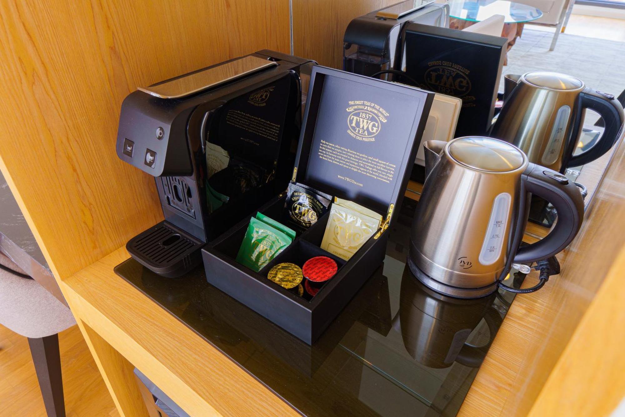 The Riyaz Lavanya Langkawi ปันไตเจอนัง ภายนอก รูปภาพ A Nespresso coffee machine in a hotel room